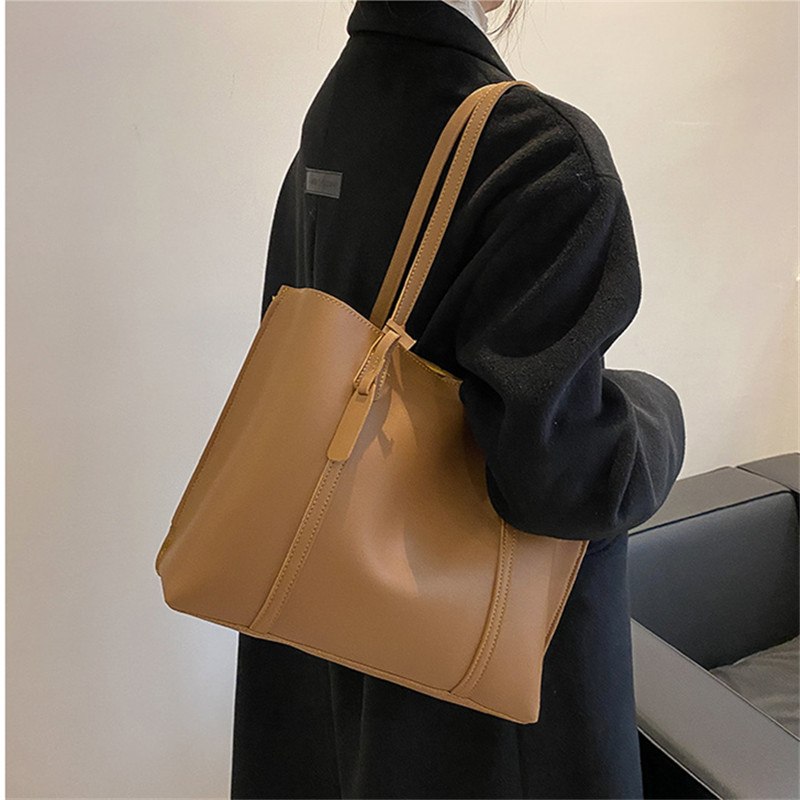 Classic Black Faux Leather Tot - огляд і ціна Leatherwork Wallet